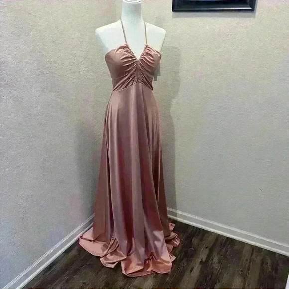 Speechless Dresses & Skirts - NWT Speechless size 5 Key Hole halter Neck open back mauve pink Satin Gown prom